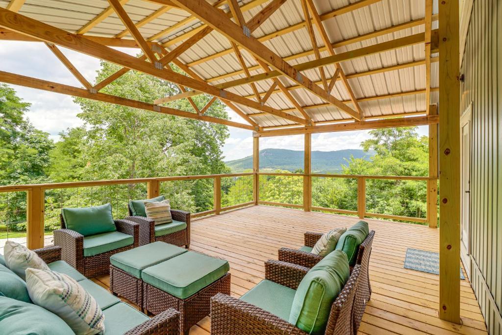 Views on 12 Acres Ozark Mountain Cabin!, Parthenon