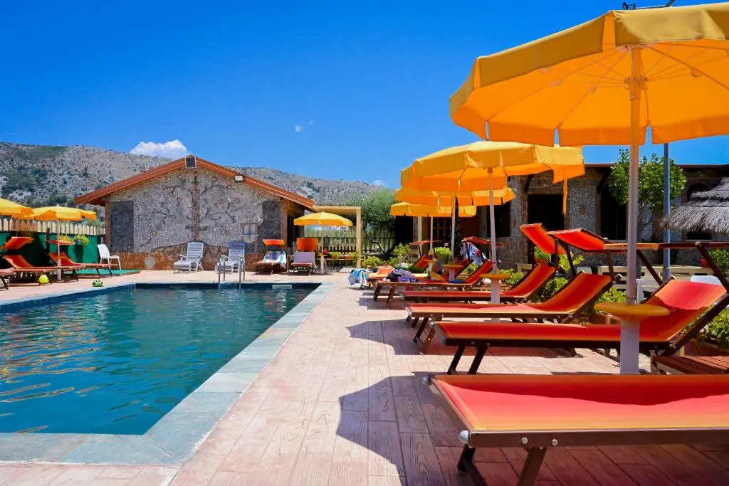 Bujtina Syni Zi "Keshtjella" - Shengjin, hotel in Shëngjin