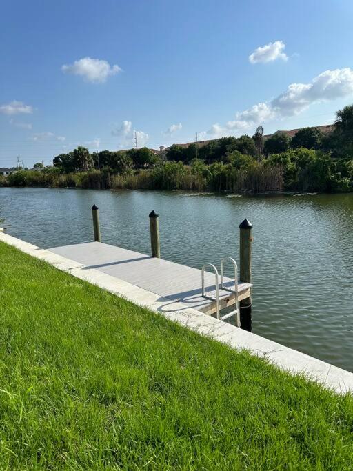 New with Pool & Pier! Perfect for two Families!, Cape Coral