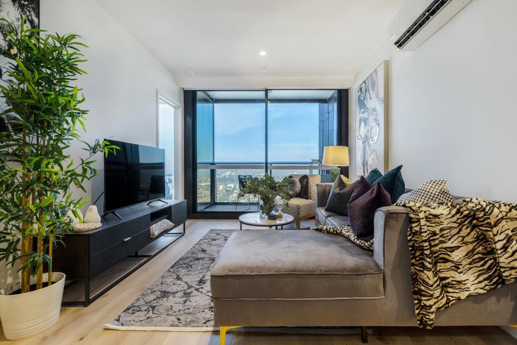 Luxury Sky-high Apt w Stunning Views & Parking, Melbourne