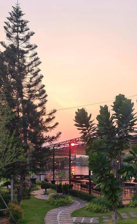 Dhammachart RiverView, Samut Songkhram