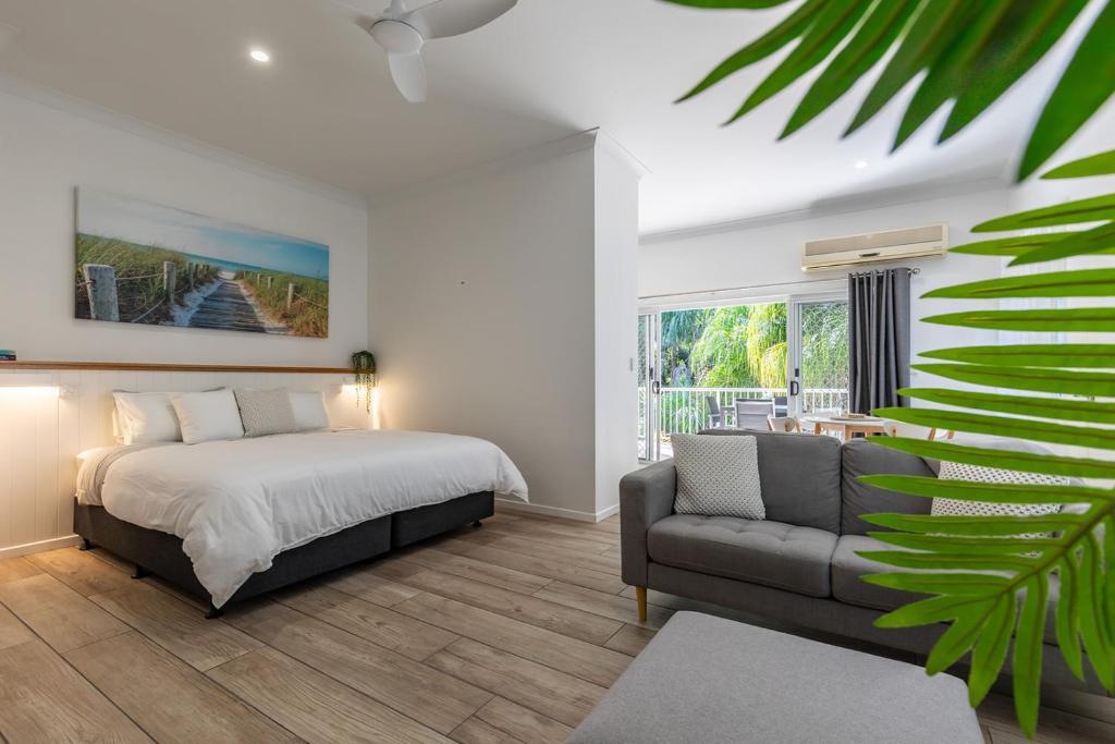 Wave Break in Agnes, Agnes Water