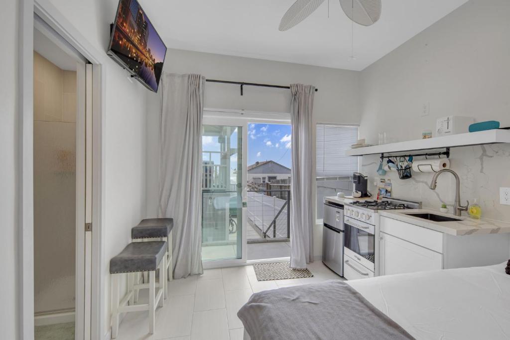 The Shining Sea C, Oceanside