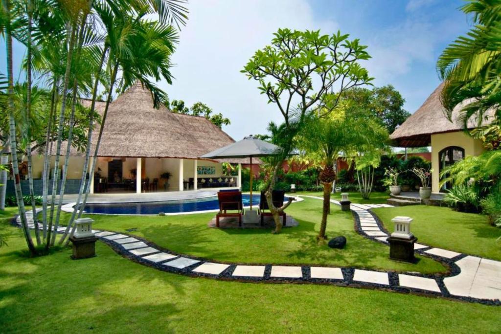 Entire 3 BR Private Pool Villa ZN99, Seminyak