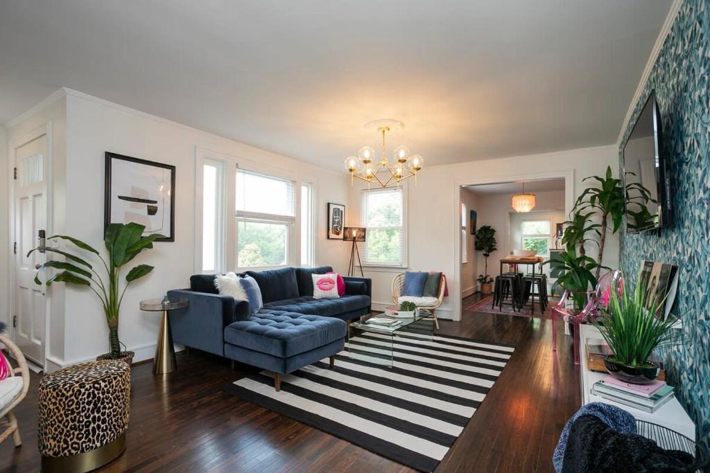 Minutes to Downtown Franklin Bar w Pool Table, Franklin