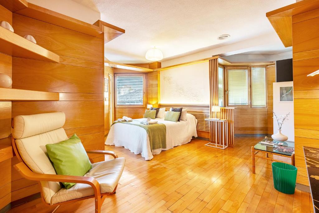 Amplio y Céntrico, Ubicacion Tranquila, Calefacción central, jardines, supermercados, cafeterías y todos los servicios en el corazón de la ciudad, Granada