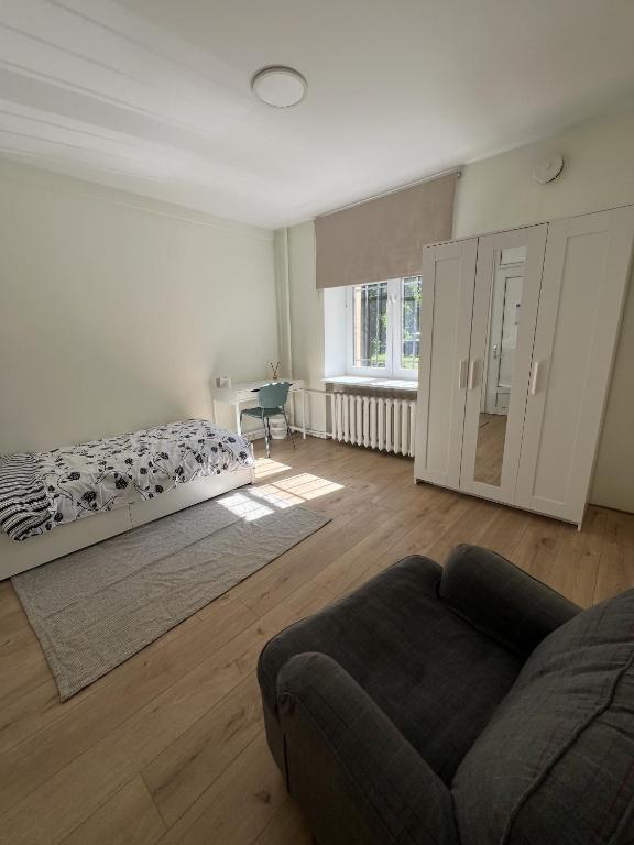 Private Room Steps from Old Town, Tallinn