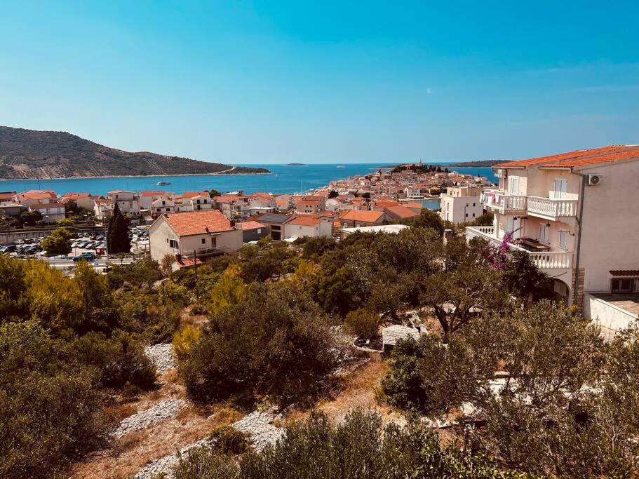 spacious apartment with view, Primošten