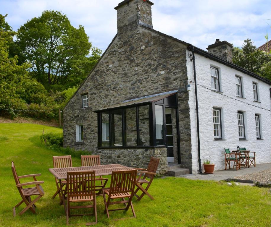 Cae Mawr Borth and Ynyslas, Eglwys-fach