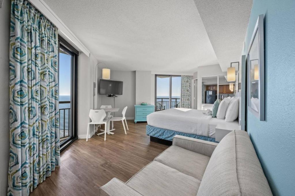 Deja View Updated King Suite with 2 Balconies Wow, Myrtle Beach