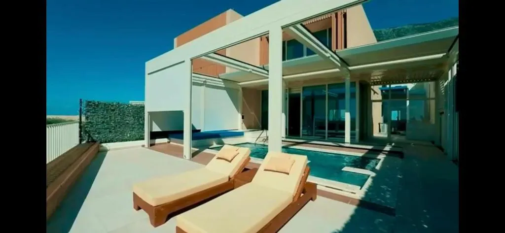 Green Coast Resort V94, hotel in Palasë