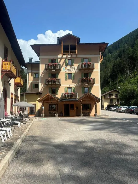 Hotel Zanella, hotel in Peio Fonti