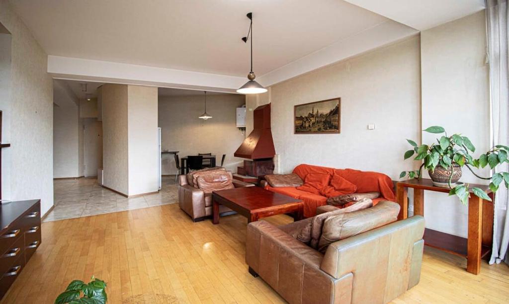 1BR apartment with balcony on Mtatsminda, Tbilisi