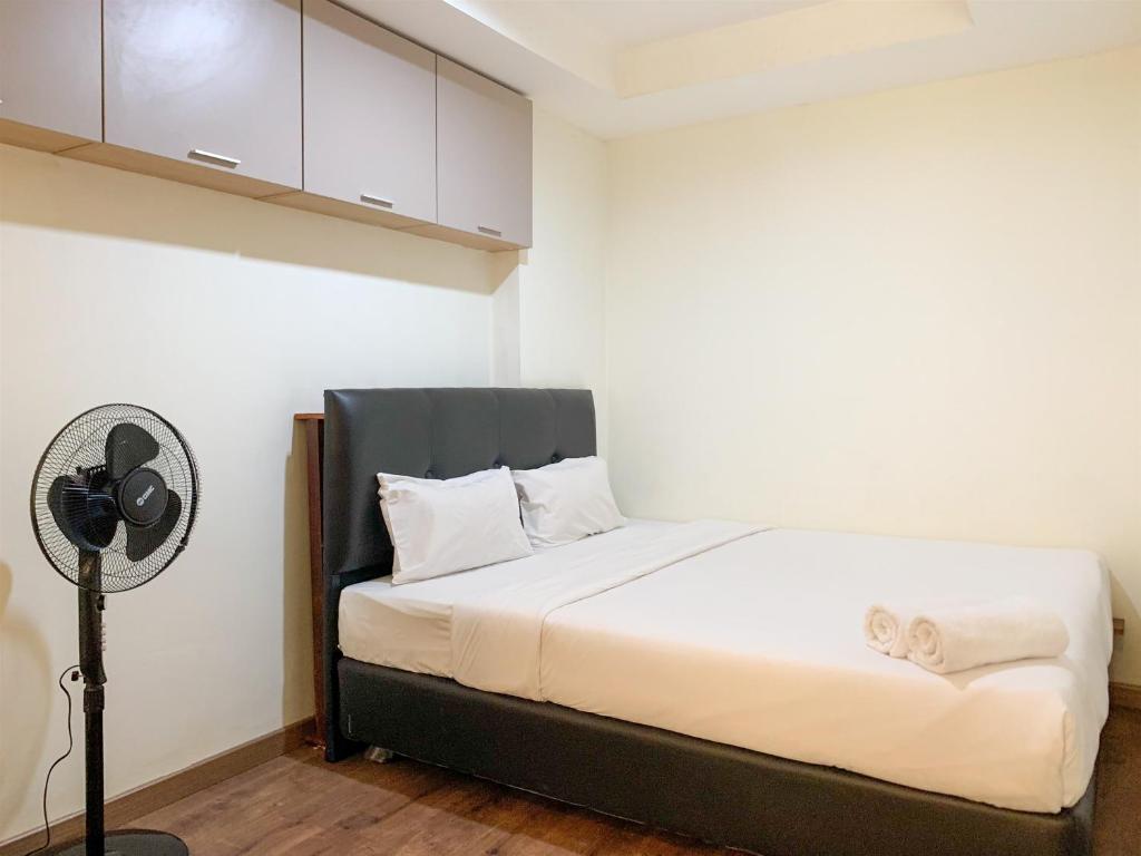 Warm and Homey 1BR at Belmont Residence Puri Apartment By Travelio, Jakarta