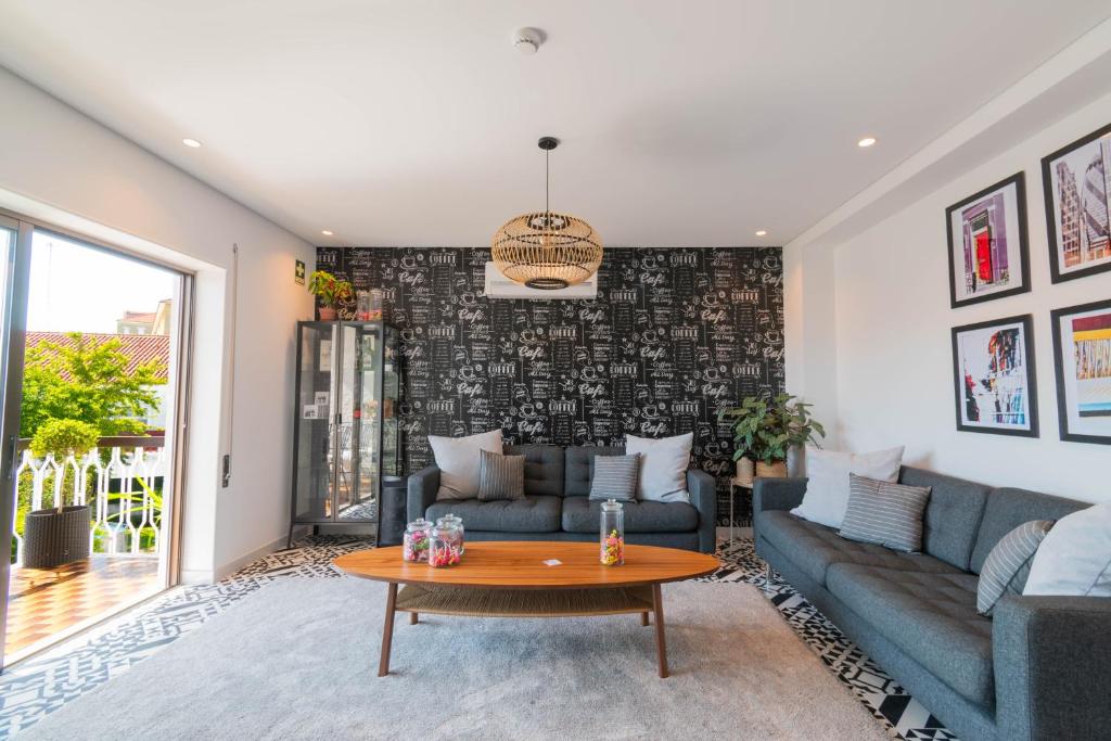 7Min From University and Sé Velha - AC - Work Desk - WiFi 300MBs -Suite 7 and 8, Coimbra