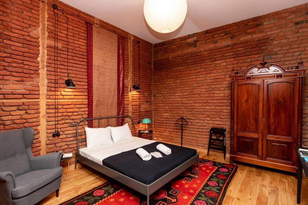 Stylish 1BR apt Close to Rustaveli Avenue, Tbilisi