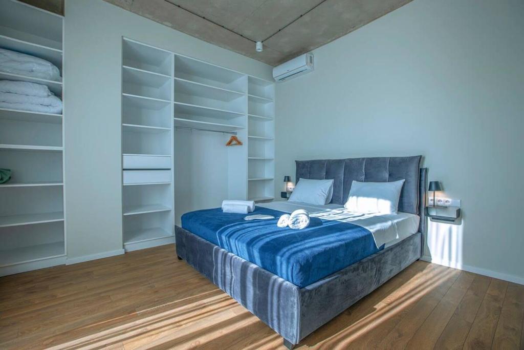 2BR apartment with 2 balconies in heart of the city, Tbilisi