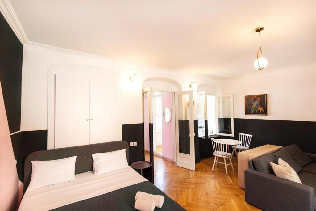 Chic Studio Apt Near Stamba &Rustaveli - By Wehost, Tbilisi