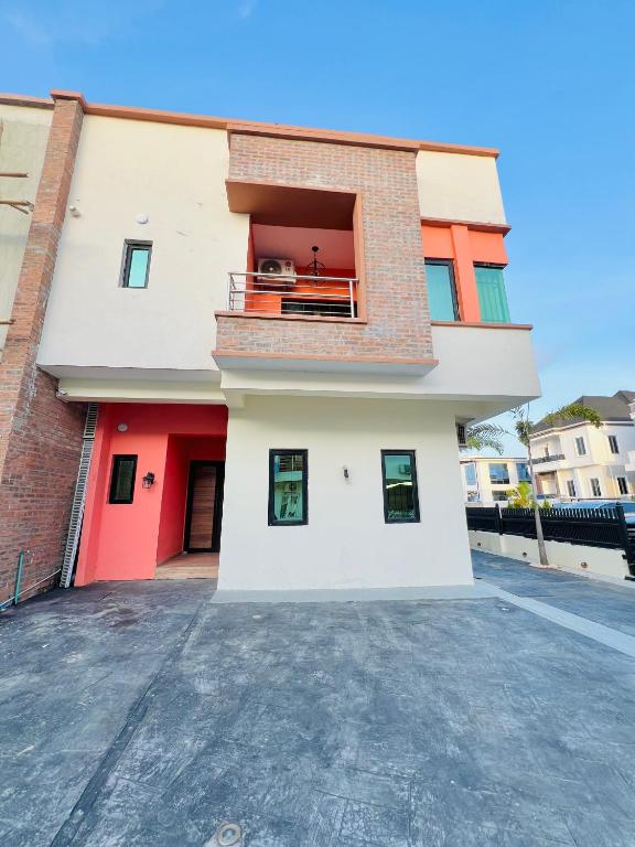 Elegant Living, Lekki