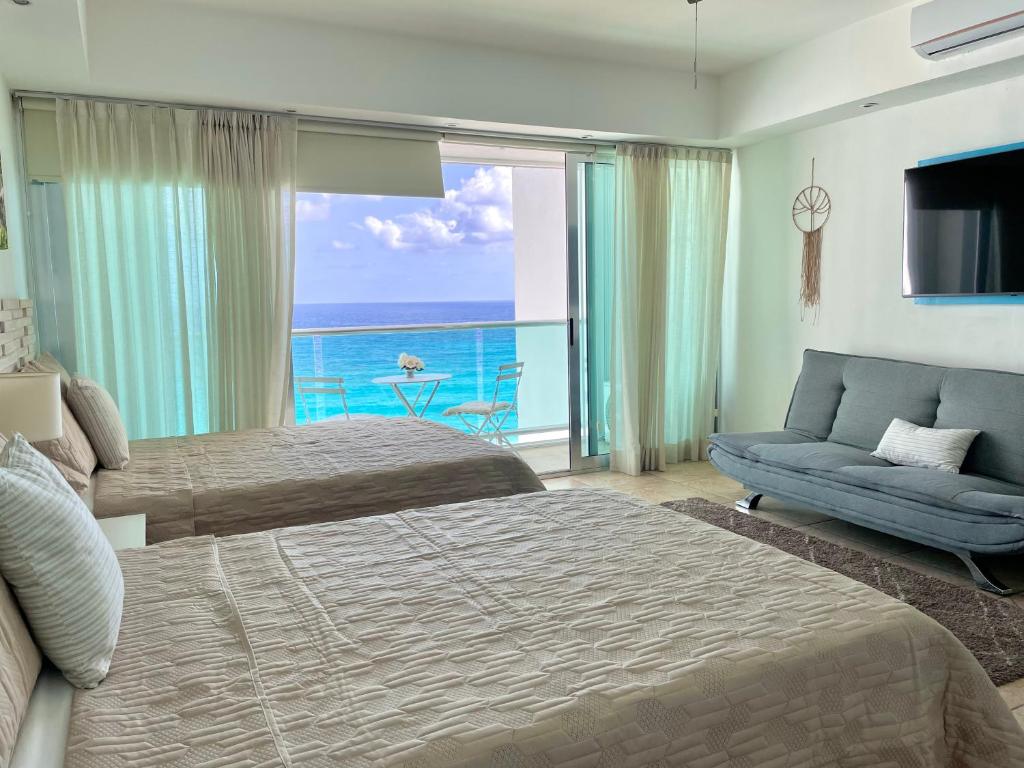 Beachfront Apartment by Andiani Travel - 4