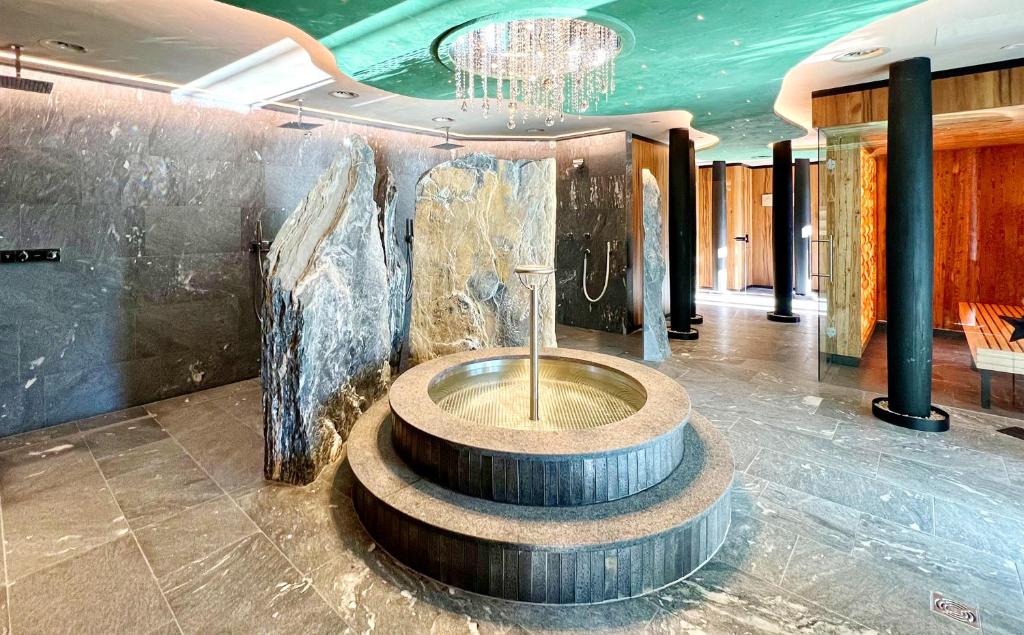 Post-Hotel - 4