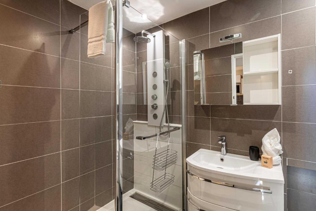 Cosy 2-Bedroom apartment - close to Martinez Hotel - 2
