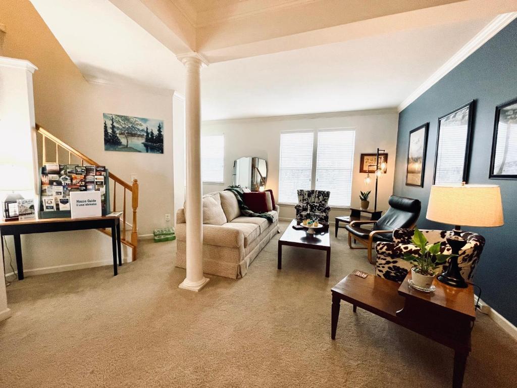 The Mews upon Shenandoah, Woodstock