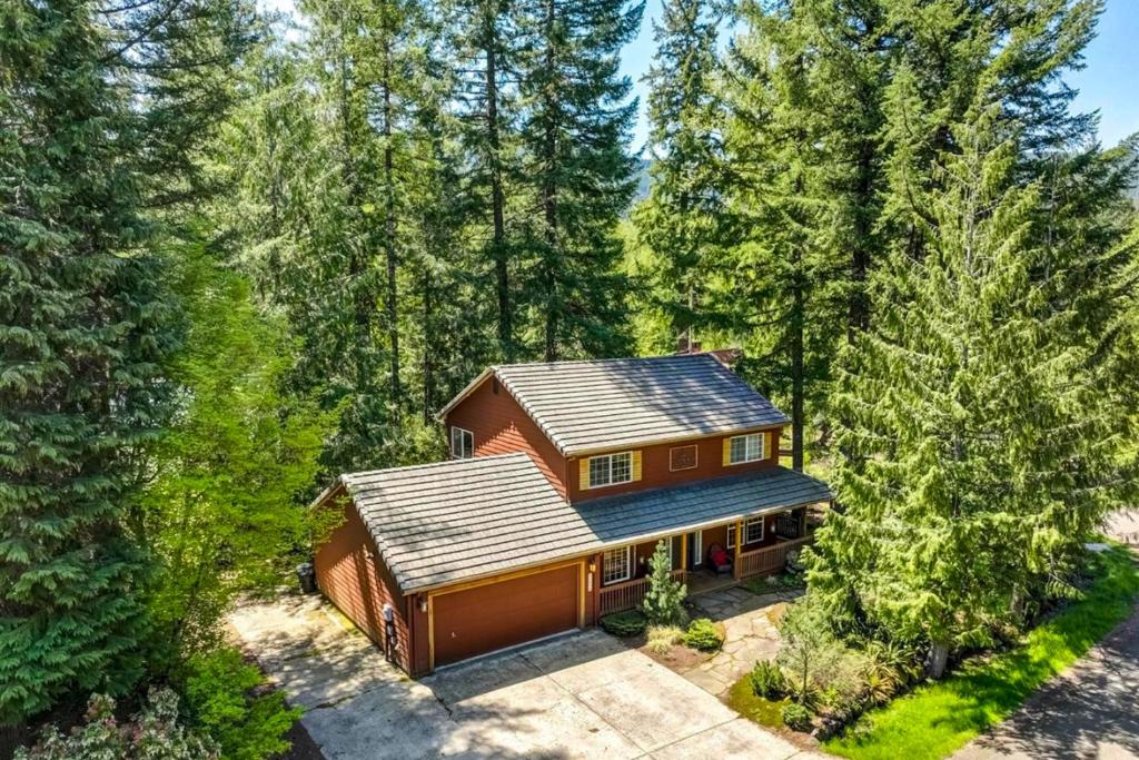 Fir Tree Getaway, Rhododendron