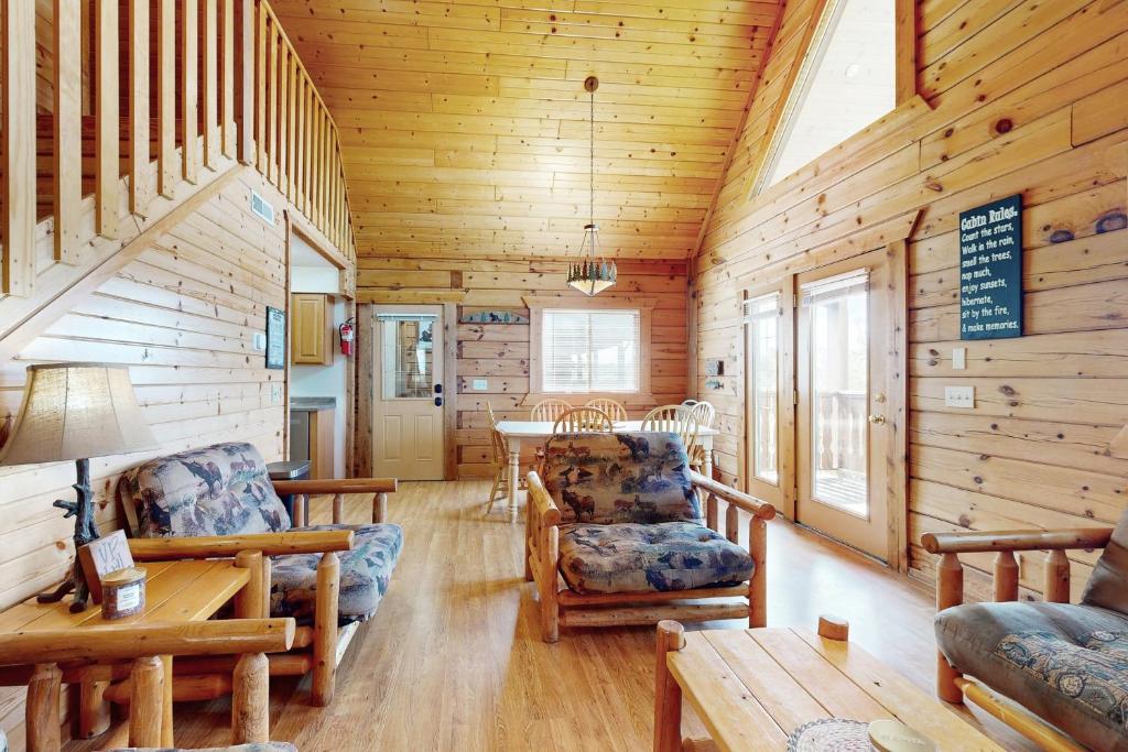 Three Bears Overlook, Warrens