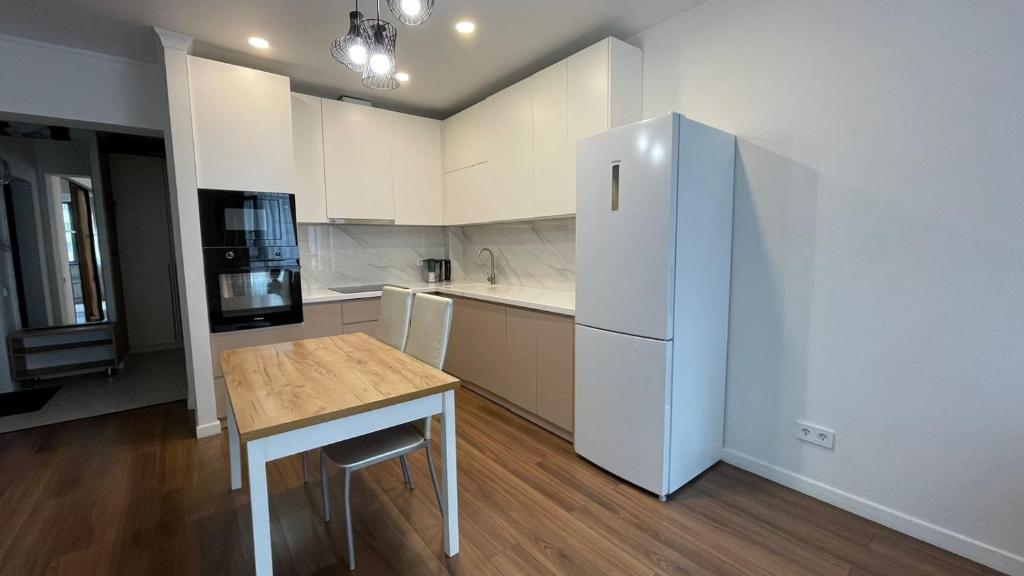 Nomad Apartments, Gornyy Gigant