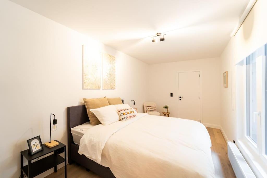 Your Antwerp Adventure Sleeps 4 4
