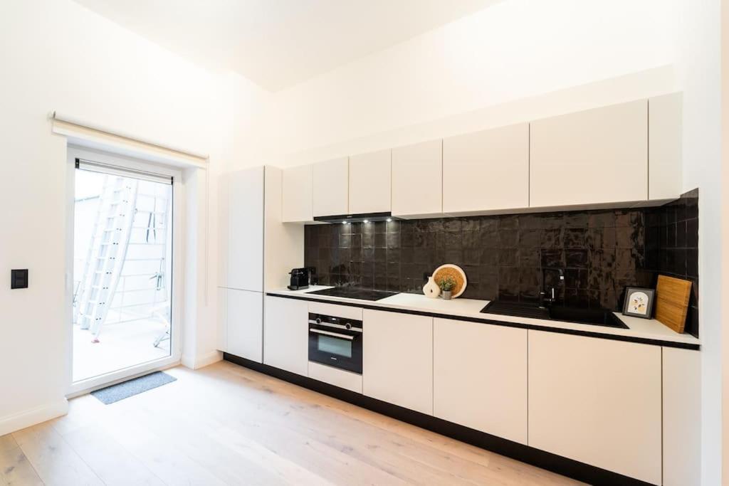Your Antwerp Adventure Sleeps 4 2