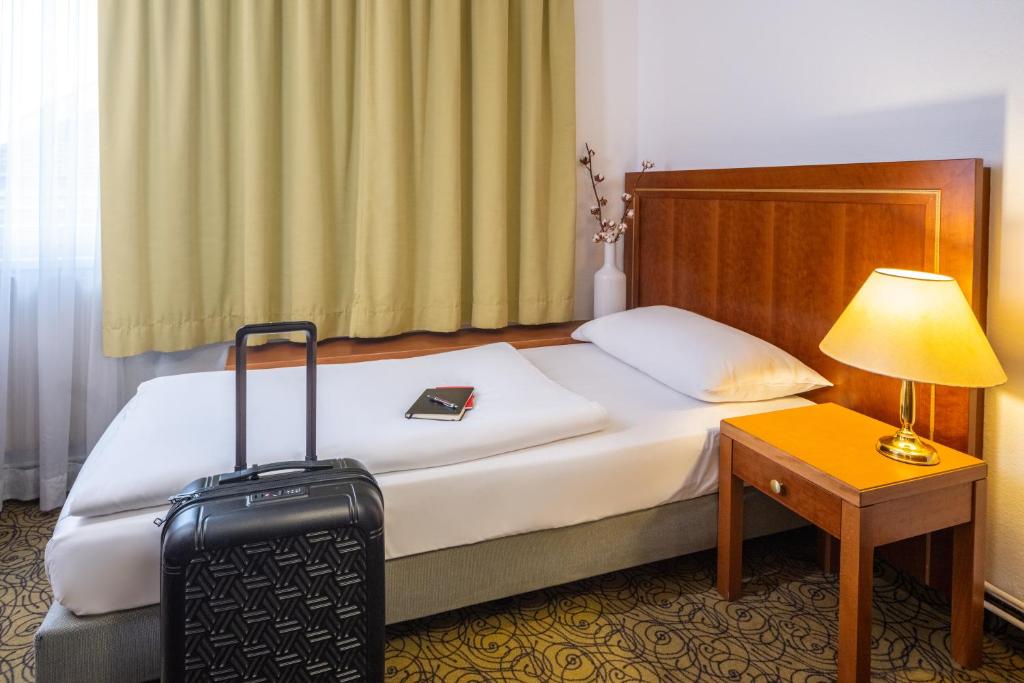 Hotel Room 4