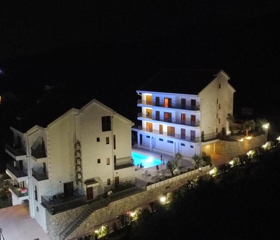 Lavander Apartment W Pool and Private Beach - 4