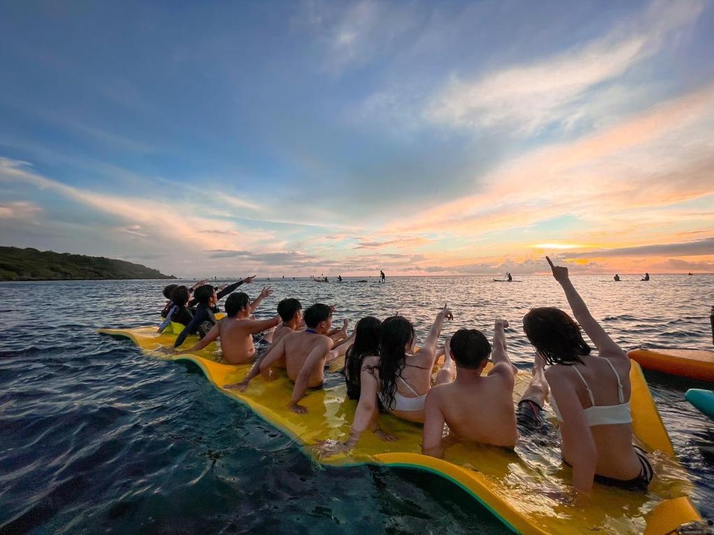 Canoeing, Travel Light Bubble Hostel in Liuqiu