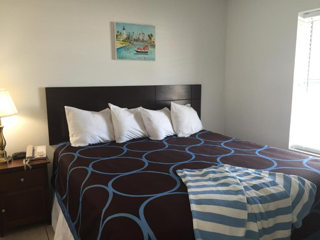 Port Isla Inn photo