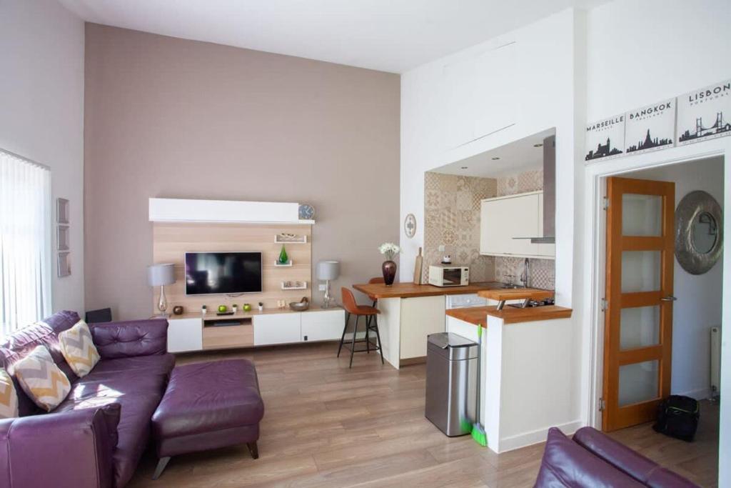 Mosspark Boulevard Exec Apartment ii - Free Parking, Glasgow