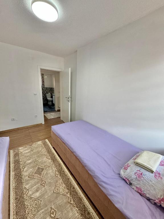 Room Ejna 1, Sarajevo