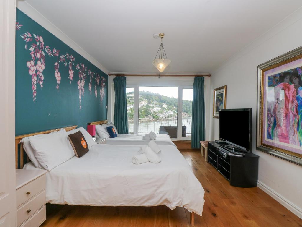 Bight Boathouse, Dartmouth photo 2