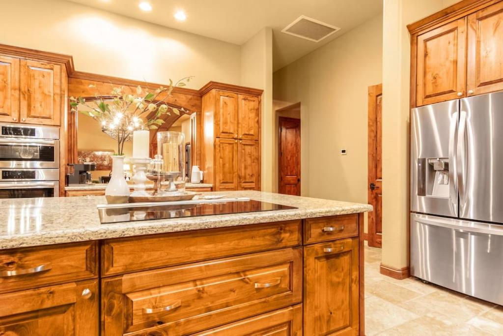 AZ Desert Views Pool Spa Sleep 8, Fountain Hills