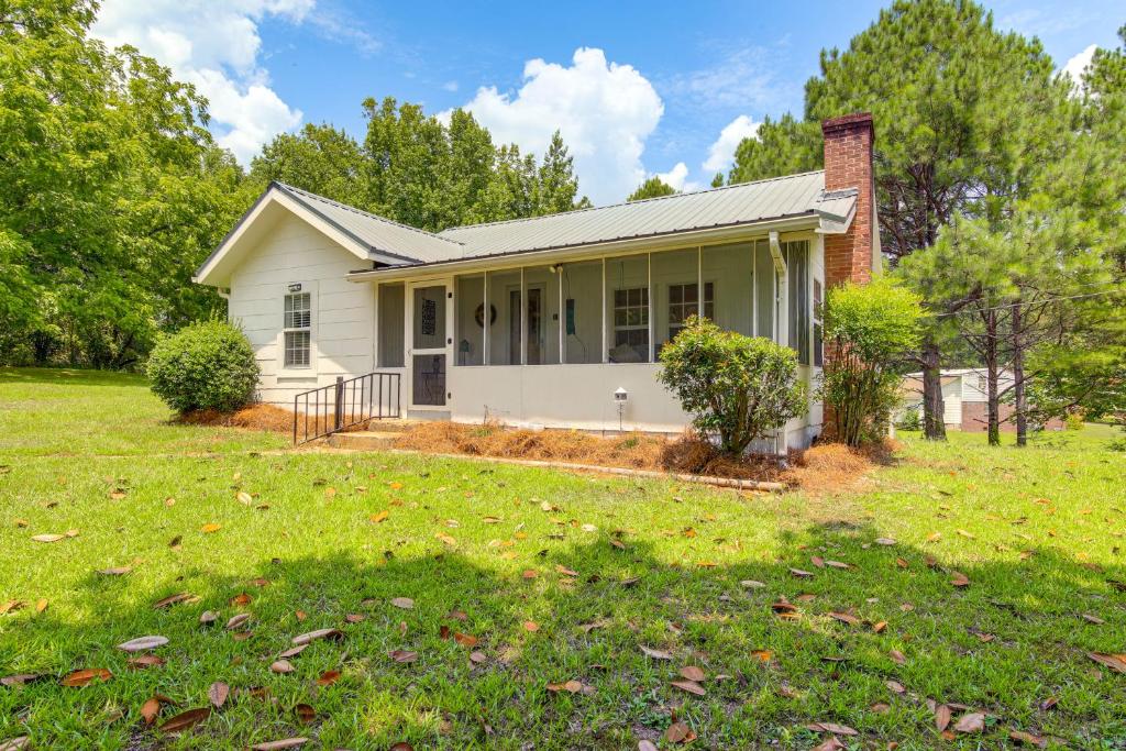 Charming Country Home with Yard - 14 Mi to Ole Miss!, Oxford