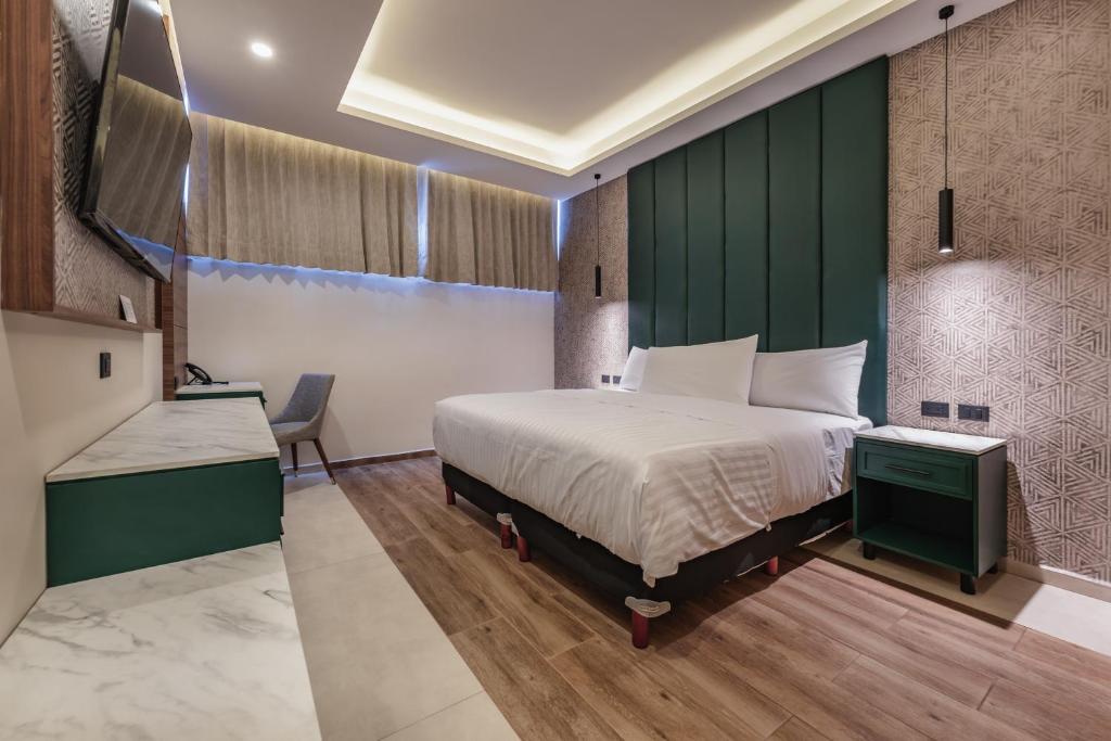 Hotel Chariot - 4