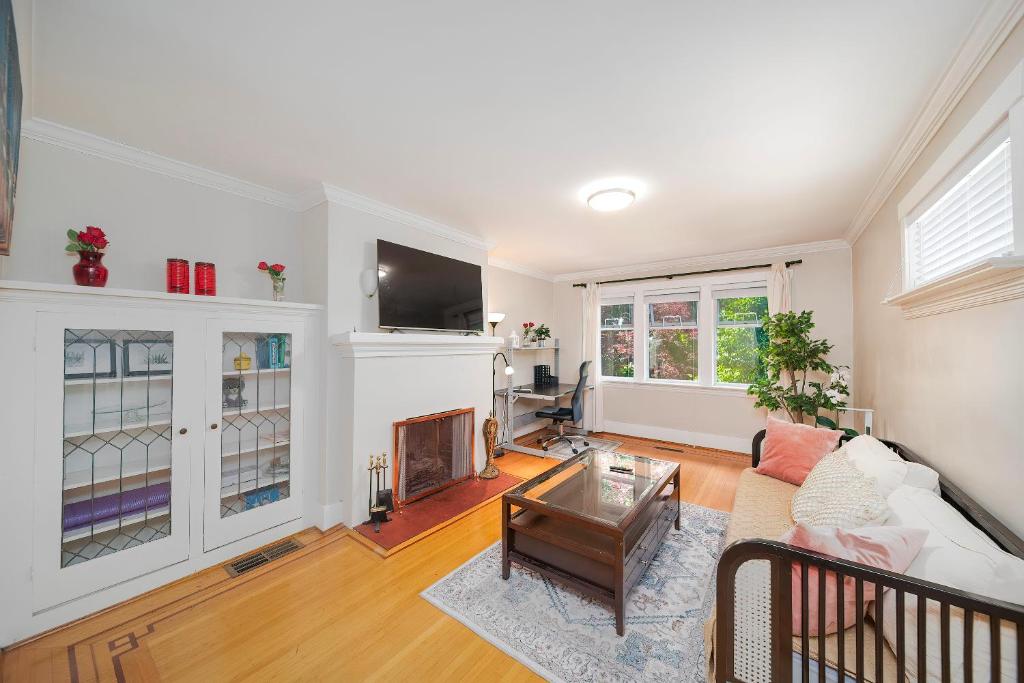 Charming Home Near UBC with Parking & Backyard, Vancouver