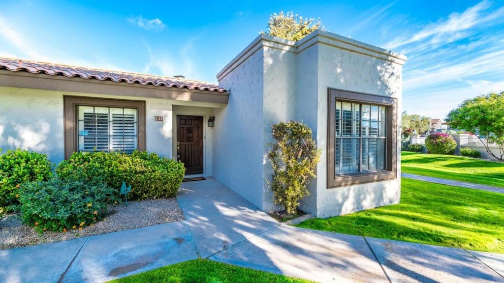 A Few Steps To Heated Pool, Tennis, Bike Trail, Scottsdale