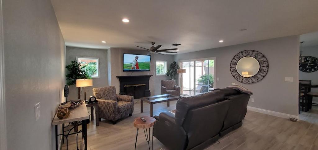 Updated, Enclosed Patio, Corner Lot, Bike Trail, Scottsdale