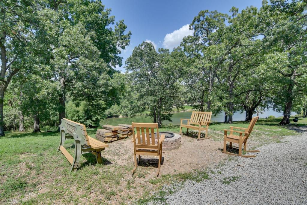 Pool and Dock Access Apt on Table Rock Lake, Kimberling City