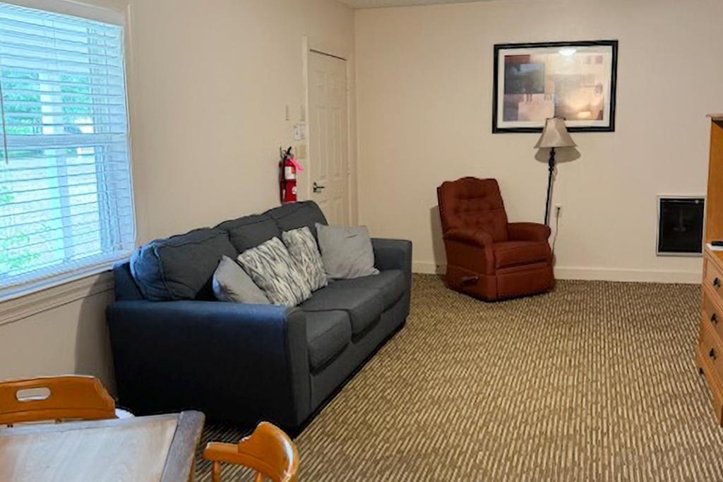 Lakeshore Apt 44, Lake Junaluska