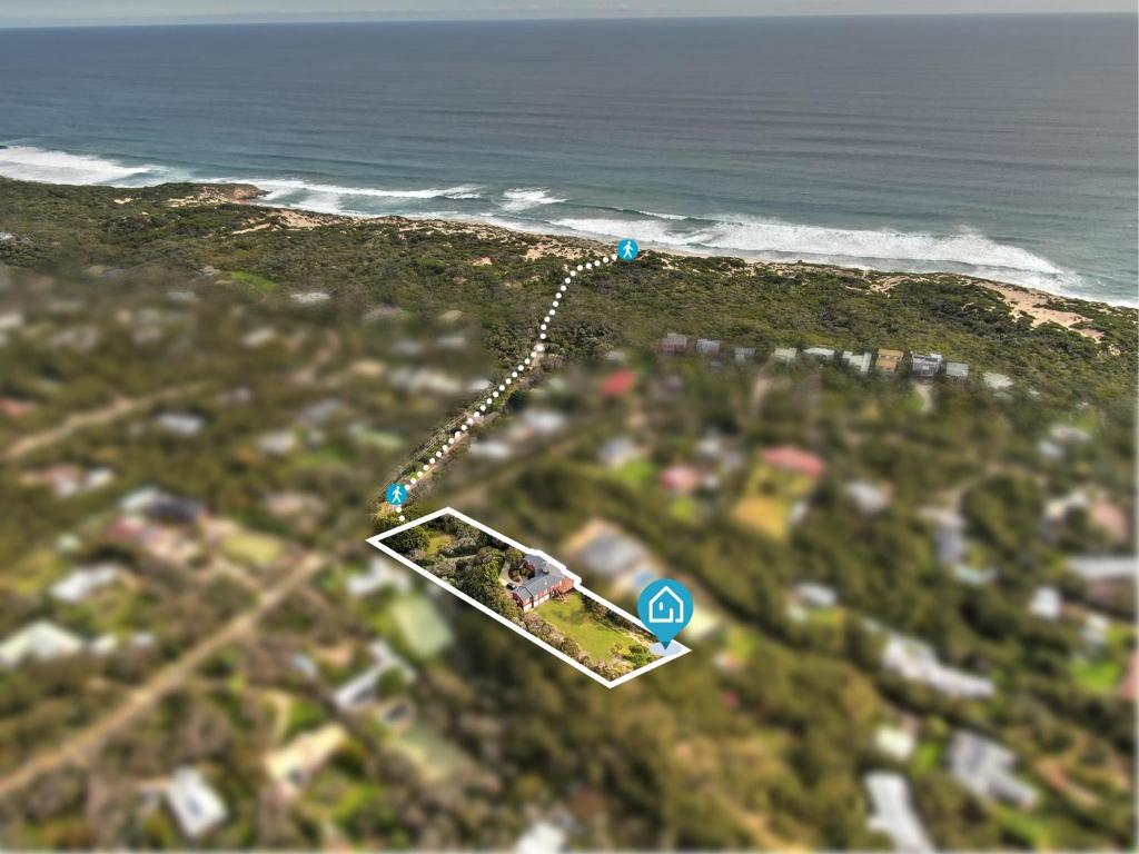 Back Beach Serenity - Expansive Home with Games Area, Rye