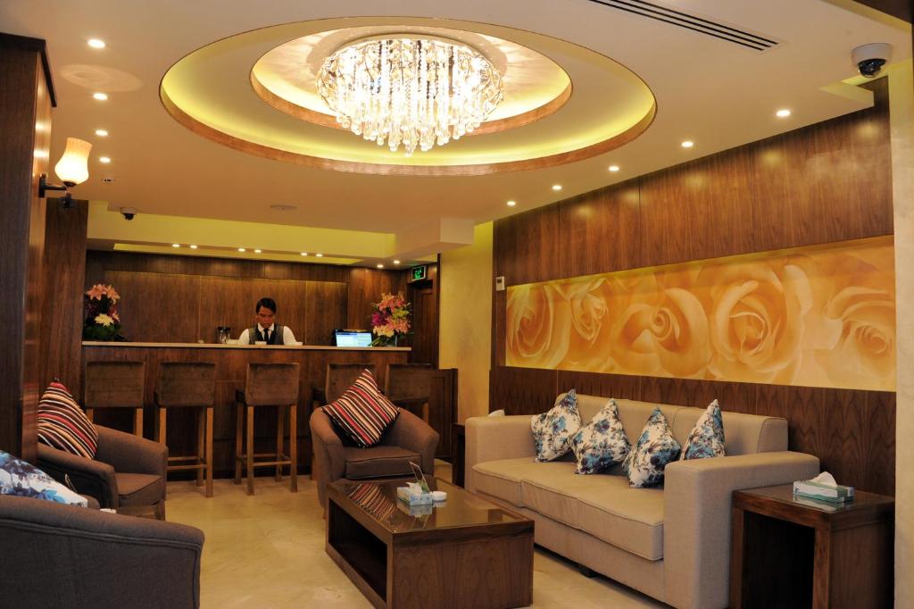 Shared lounge/TV area