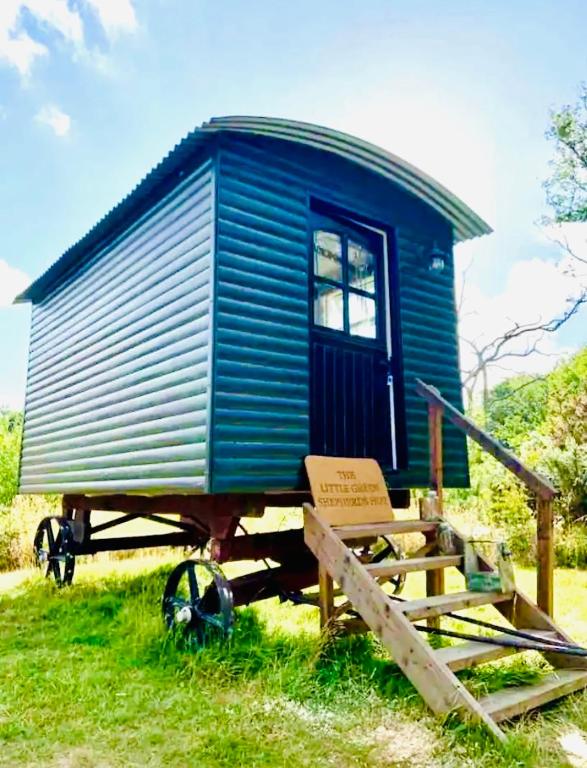 The Little Green Shepherds Hut, Charlwood